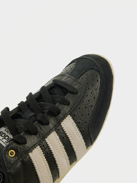 Japan W, Core Black / White