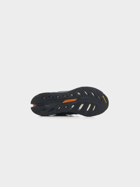 Adistar HRMY, Carbon / Core Black