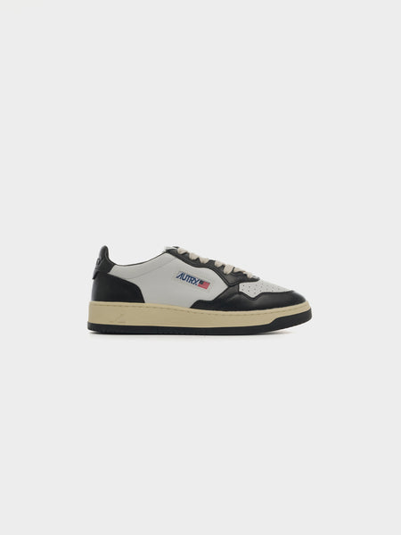 M Medalist, White / Black