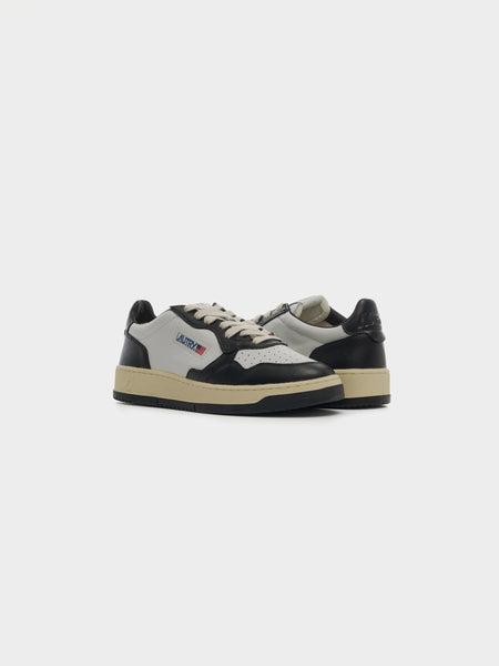 M Medalist, White / Black