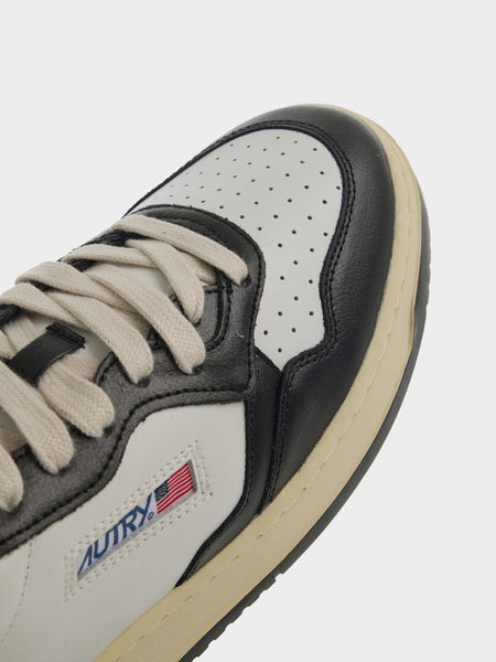 M Medalist, White / Black