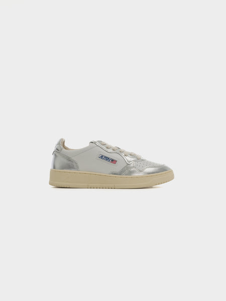 W Medalist Low, White / Silver