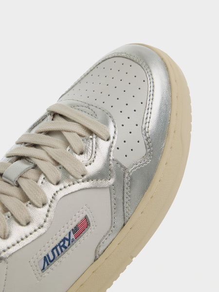 W Medalist Low, White / Silver