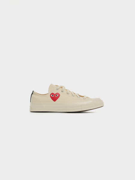 Play Converse Small Red Heart Chuck 70 Low, Beige