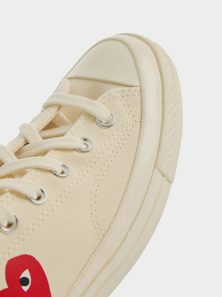 Play Converse Small Red Heart Chuck 70 Low, Beige