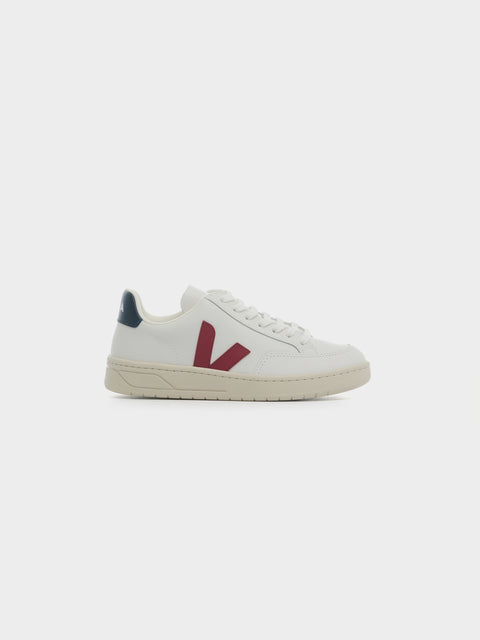 V-12 II, Extra White / Marsala Nautico