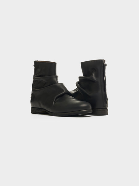 Cropped Crease Boots, Black